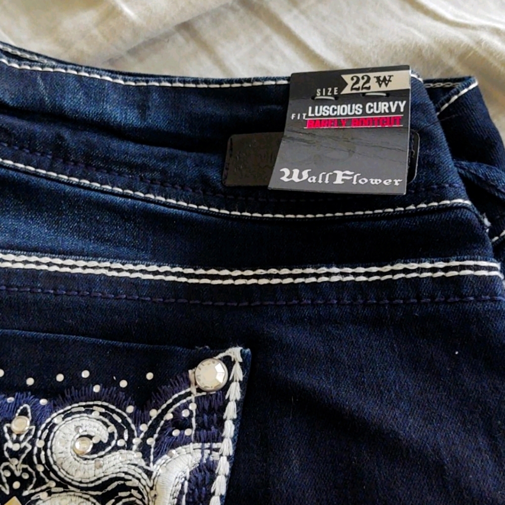 NWT Barely Bootcut Luscious Curvy Jeans